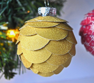 DIY Scalloped Christmas Ornament