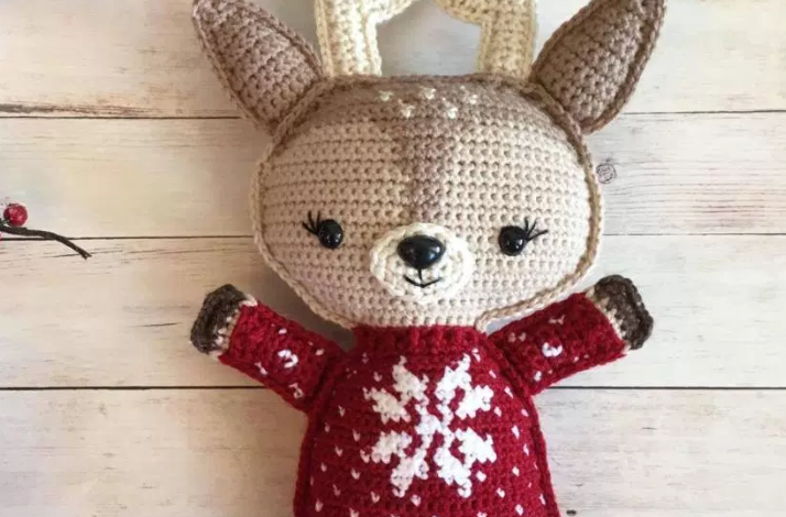 Crochet Holiday Deer